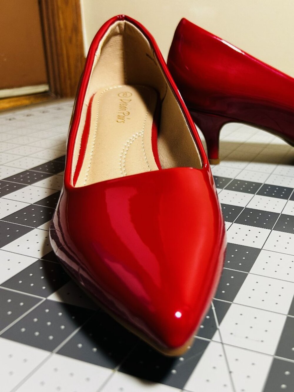 DREAM PAIRS Moda Red Patent Pointed Toe Kitten Heel Pumps Size 8 - Picture 1 of 6